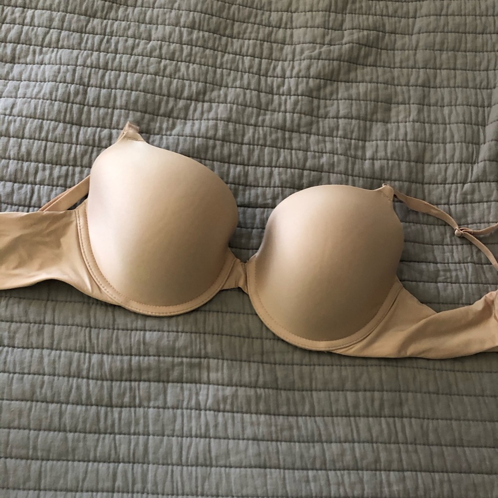 Victoria’s Secret 34 DD bra.